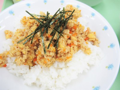 高野豆腐と卵のそぼろ丼　拡大